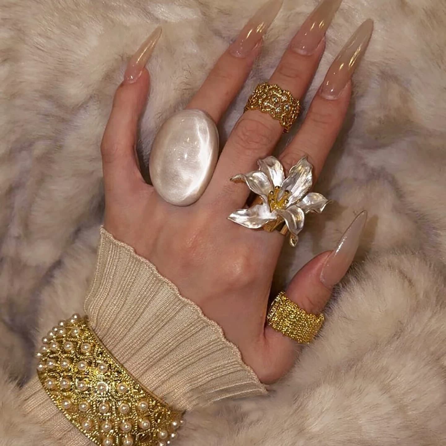 Cincin Vintage Tulip Kontras Wanita Desain Unik Besar Aksesori Fashion Jepang Korea