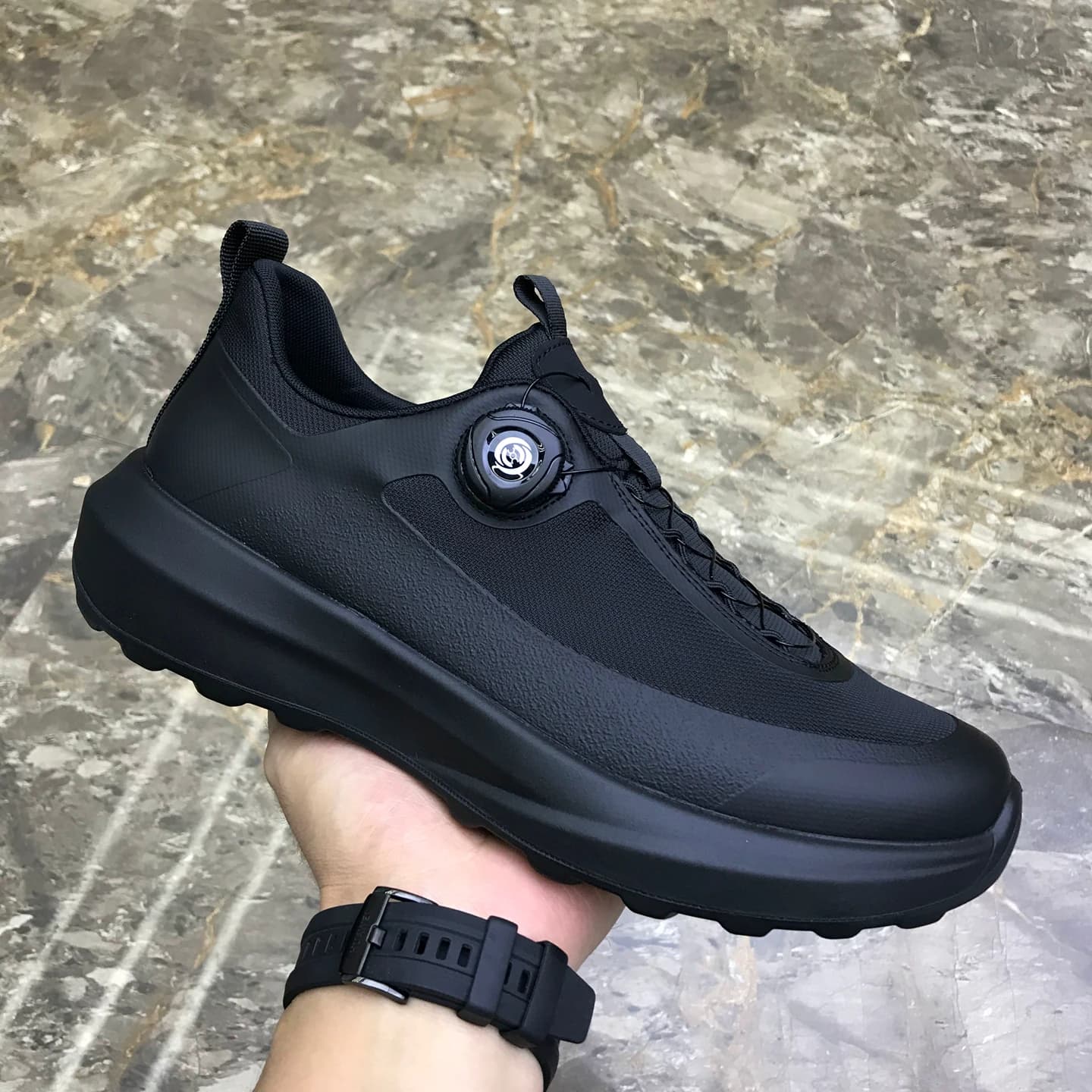 Sepatu Kasual Pria Breathable Slip-On Mesh Sol Lembut Hitam