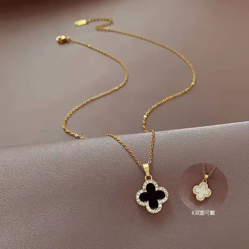 Kalung Liontin Daun Semanggi 18K Dua Sisi Hitam Putih, Rantai Manik Bulat untuk Wanita