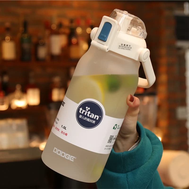 Botol Minum Tritan 2000ml Tahan Panas Jepang Olahraga Outdoor Pria Tritan Bening Motif Warna Pastel Tutup Sedotan