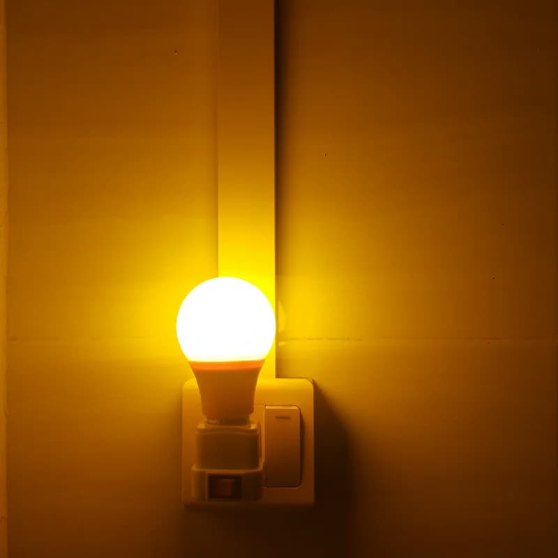 Lampu Malam LED Colokan Warna Hangat Kamar Tidur Merek Qita