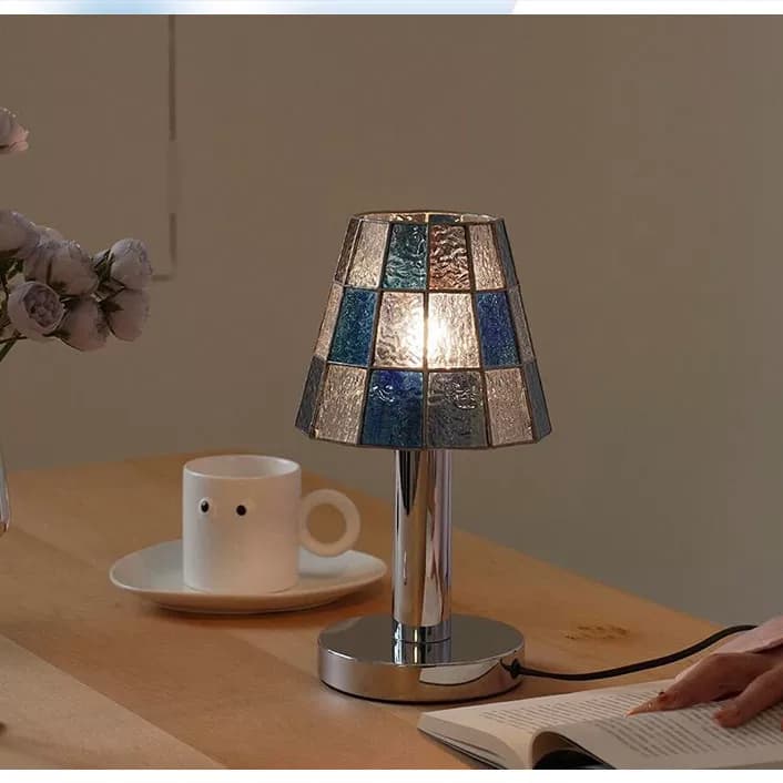 Lampu Meja Tiffany Gaya Prancis Kaca Berwarna untuk Kamar Tidur dan Ruang Baca